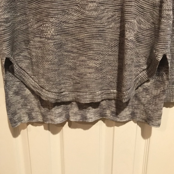 Light weight gray sweater - Picture 2 of 4